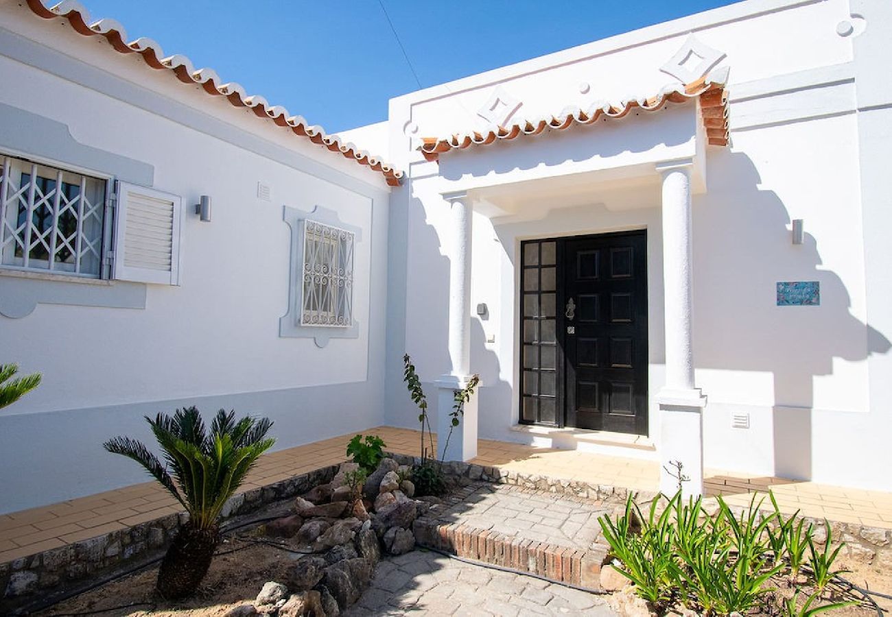 Villa in Carvoeiro - Vivenda Pomba Beautifully renovated with heated pool! 