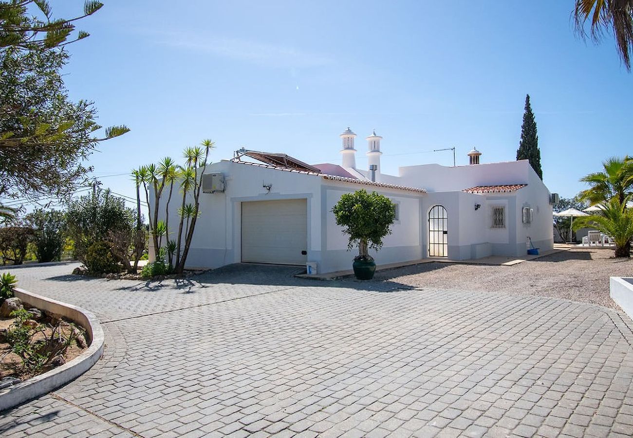 Villa in Carvoeiro - Vivenda Pomba Beautifully renovated with heated pool! 