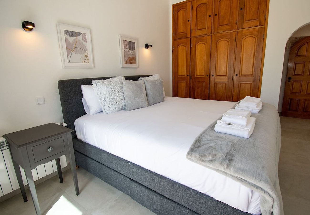 Villa in Carvoeiro - Vivenda Pomba Beautifully renovated with heated pool! 