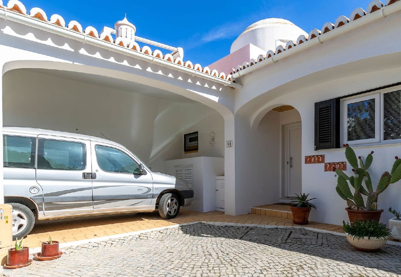 House in Carvoeiro - 91 adm Fabulous Townhouse with communal Pool 