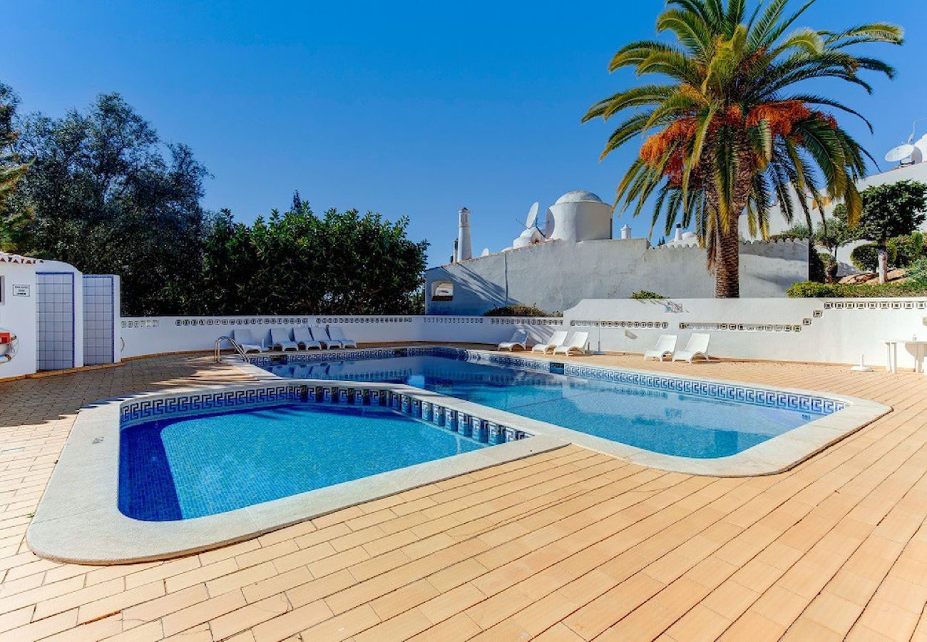 House in Carvoeiro - 91 adm Fabulous Townhouse with communal Pool 