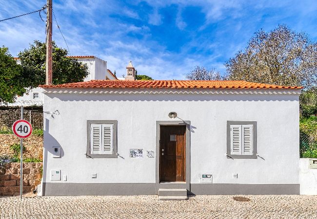 House in Carvoeiro - Quintal da Oliveira Amazing traditional cottage in Carvoeiro close to the centre