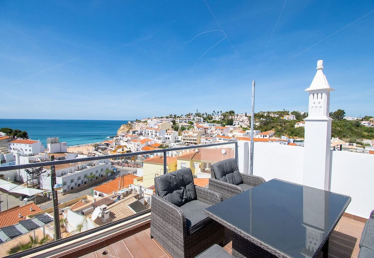 House in Carvoeiro - 12A Modernised yet traditional house in centre of Carvoeiro with sea view