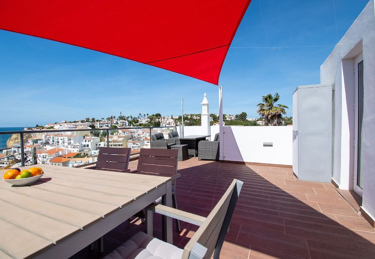 House in Carvoeiro - 12A Modernised yet traditional house in centre of Carvoeiro with sea view
