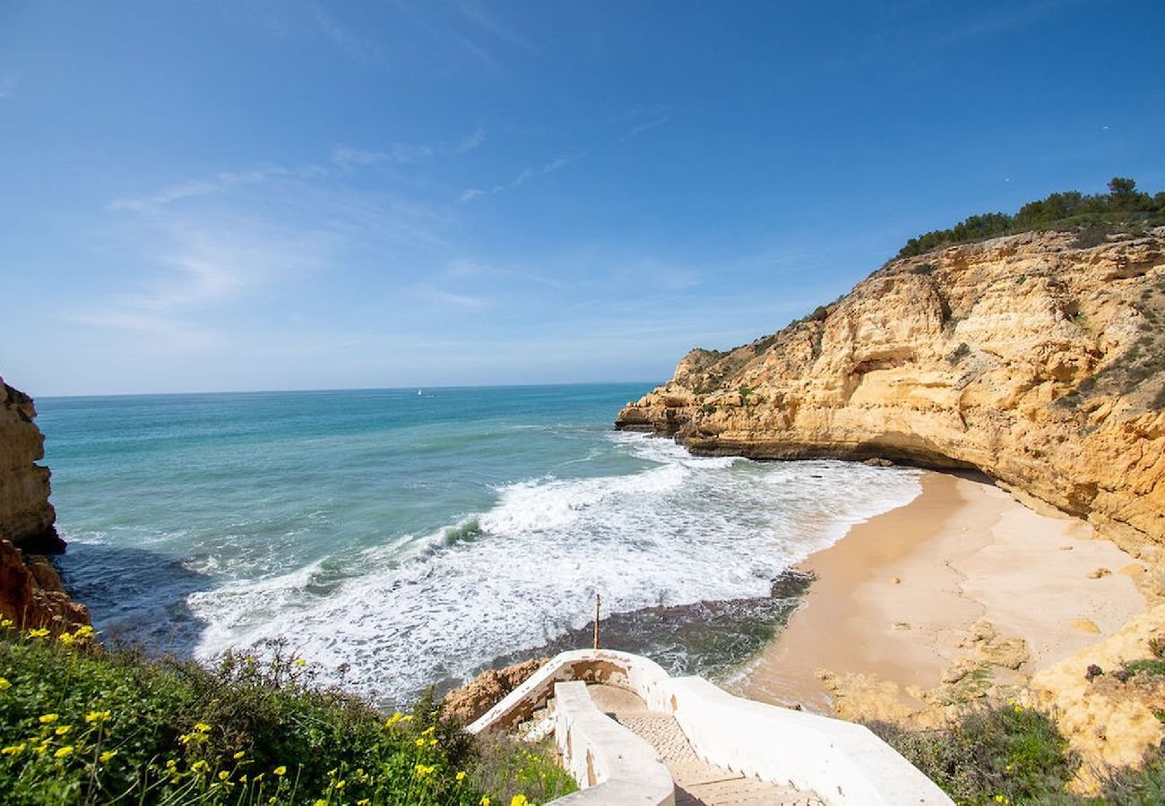 House in Carvoeiro - 12A Modernised yet traditional house in centre of Carvoeiro with sea view