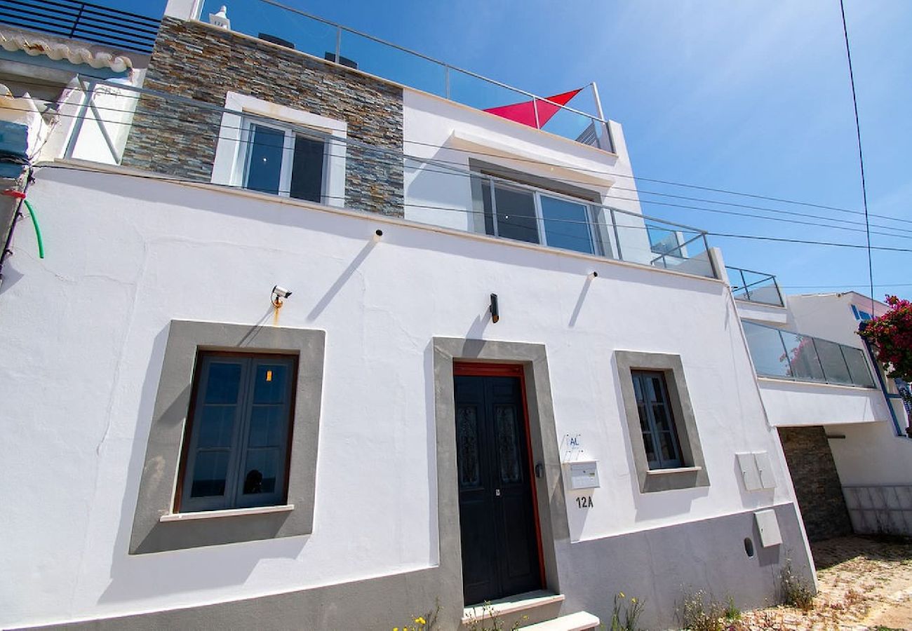 House in Carvoeiro - 12A Modernised yet traditional house in centre of Carvoeiro with sea view