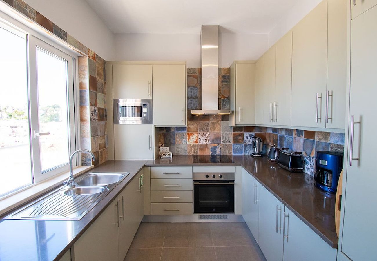 House in Carvoeiro - 12A Modernised yet traditional house in centre of Carvoeiro with sea view