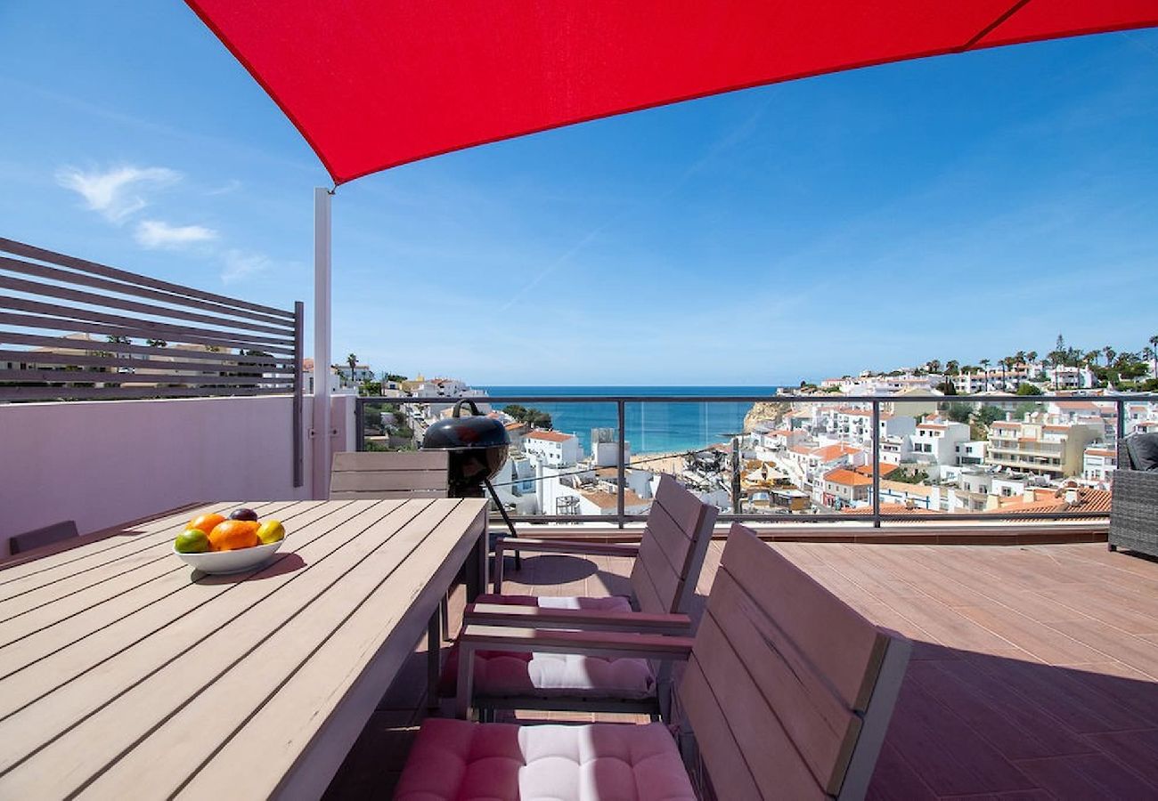 House in Carvoeiro - 12A Modernised yet traditional house in centre of Carvoeiro with sea view