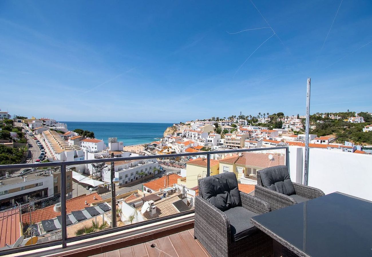 House in Carvoeiro - 12A Modernised yet traditional house in centre of Carvoeiro with sea view