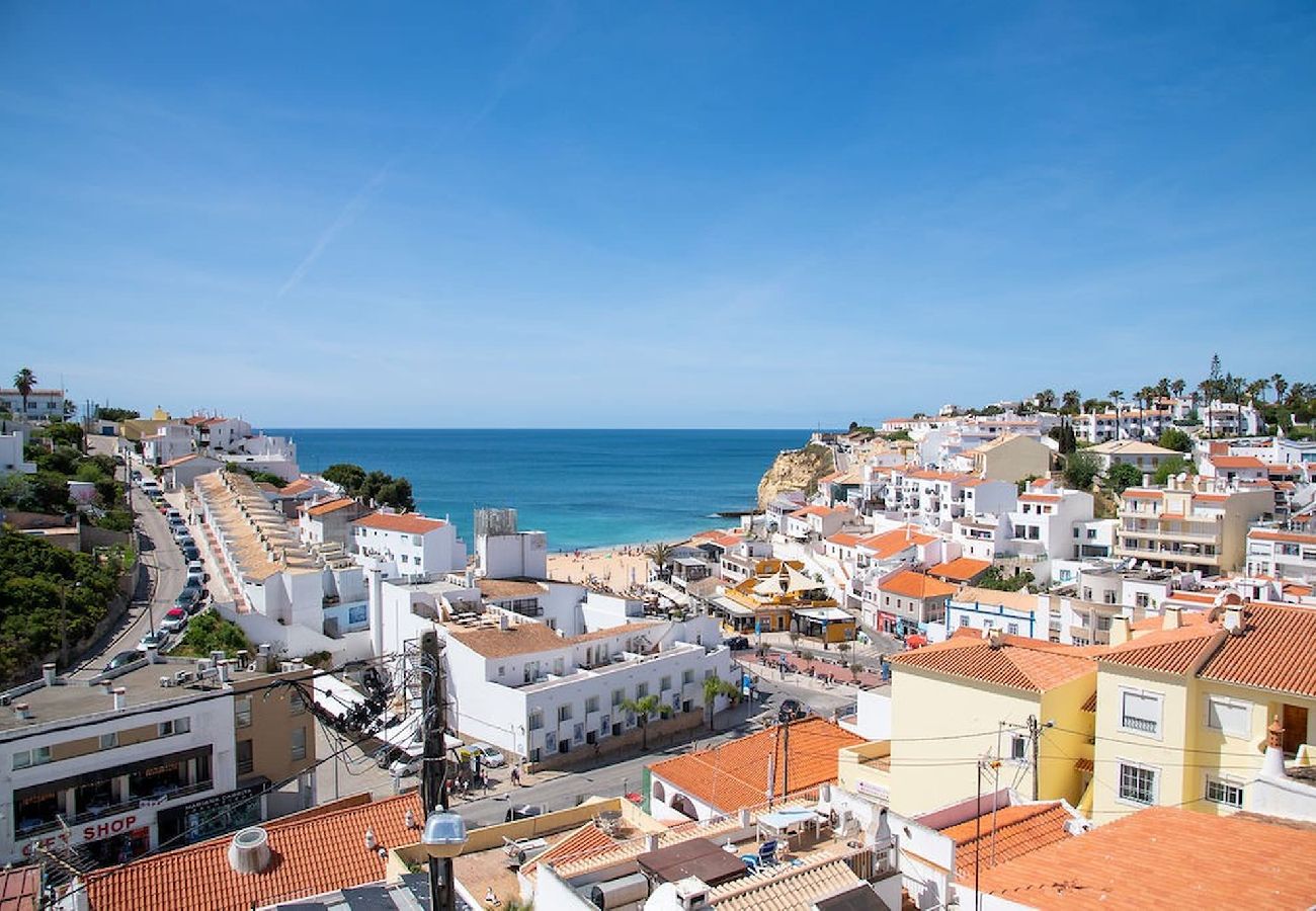 House in Carvoeiro - 12A Modernised yet traditional house in centre of Carvoeiro with sea view