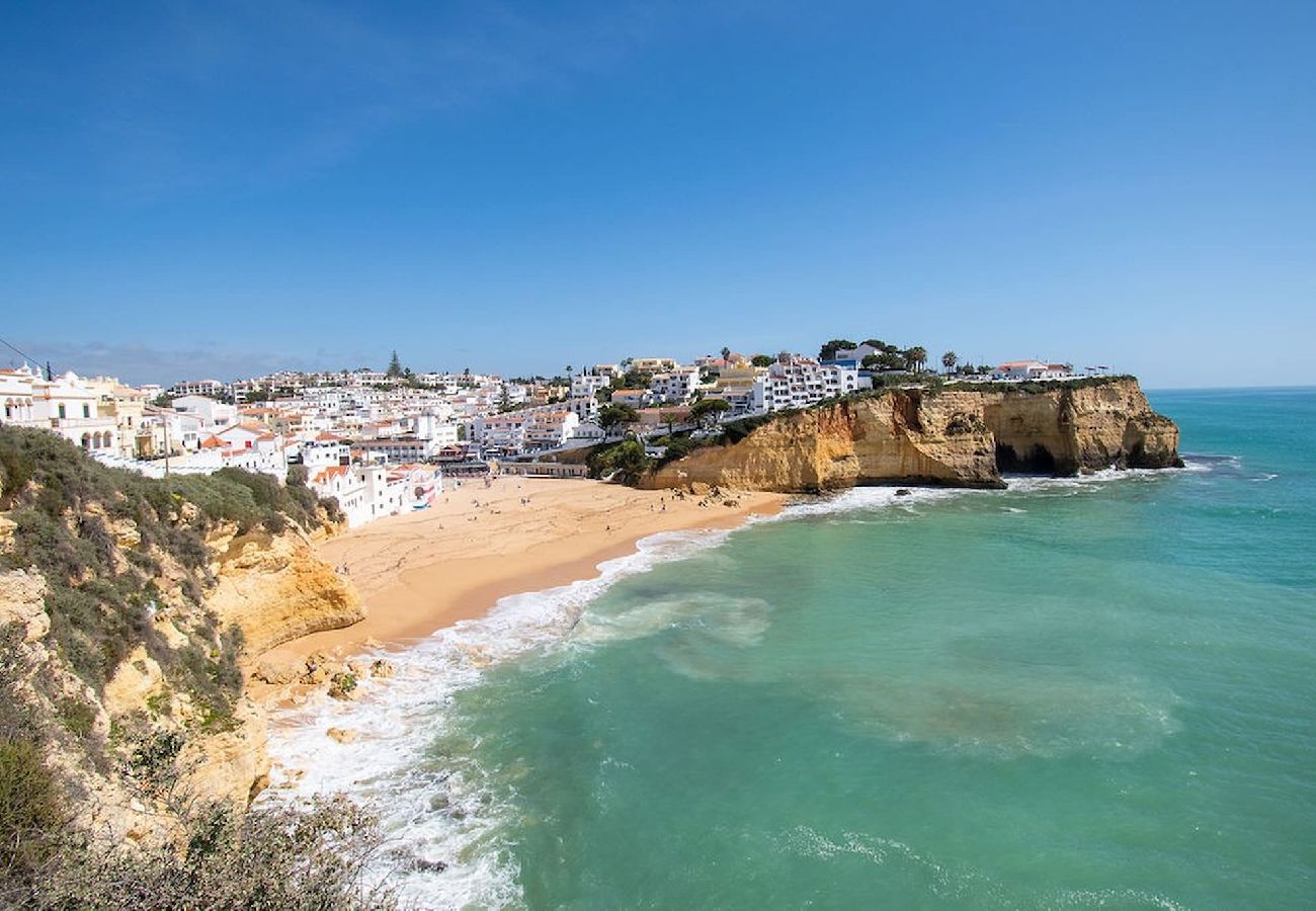 House in Carvoeiro - 12A Modernised yet traditional house in centre of Carvoeiro with sea view