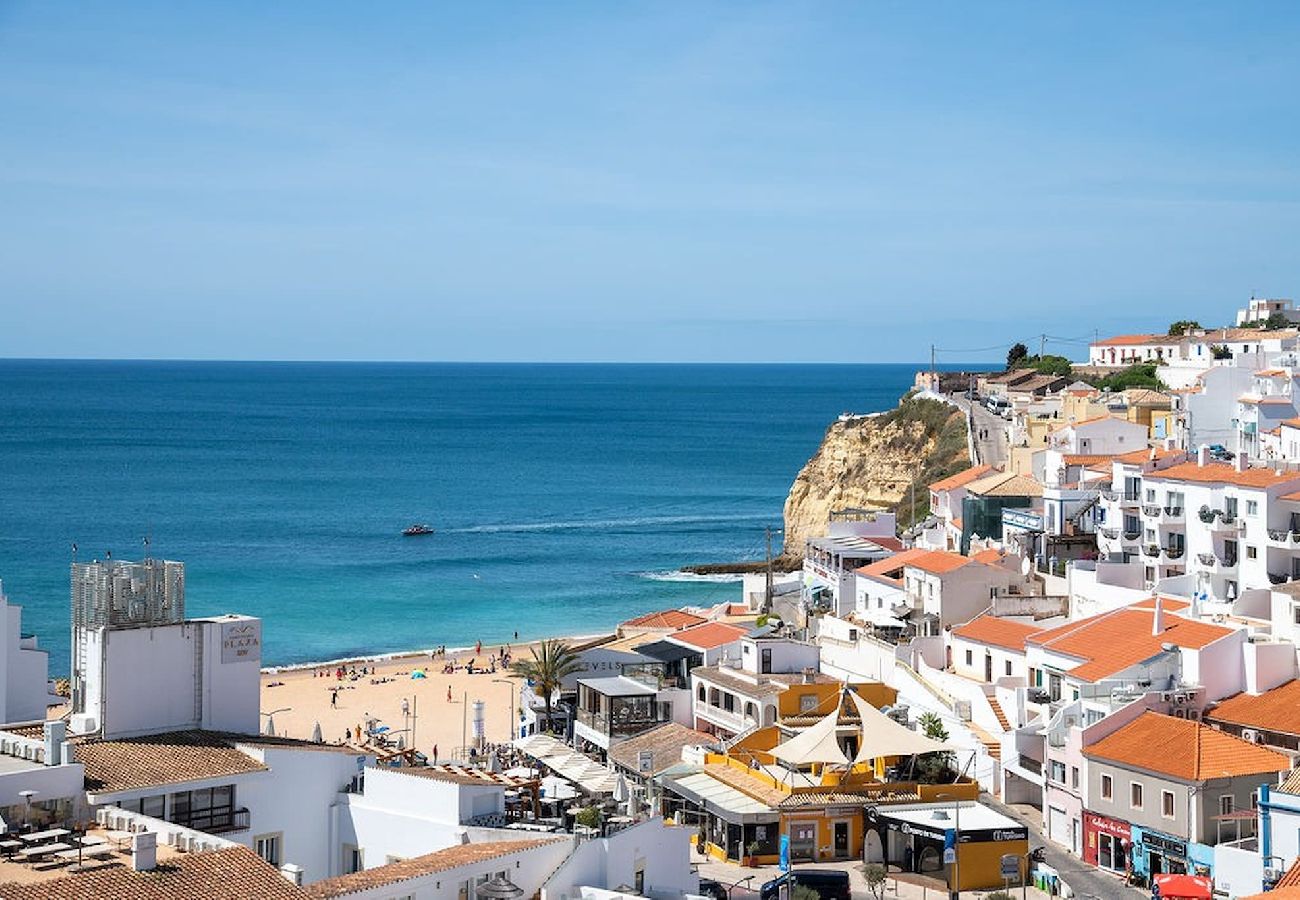 House in Carvoeiro - 12A Modernised yet traditional house in centre of Carvoeiro with sea view