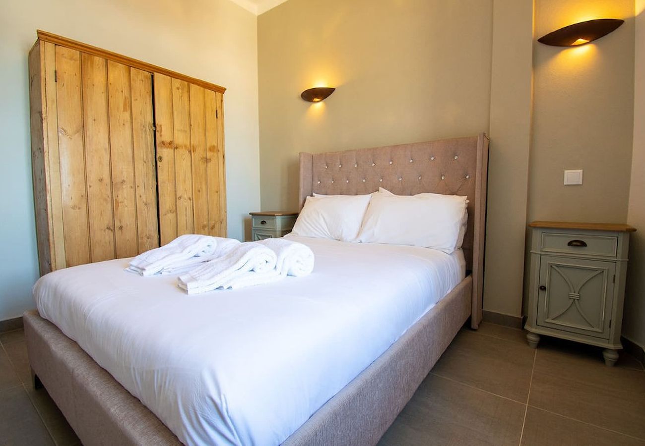 House in Carvoeiro - 12A Modernised yet traditional house in centre of Carvoeiro with sea view