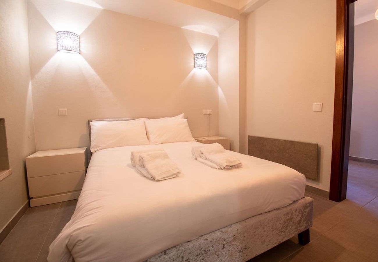 House in Carvoeiro - 12A Modernised yet traditional house in centre of Carvoeiro with sea view
