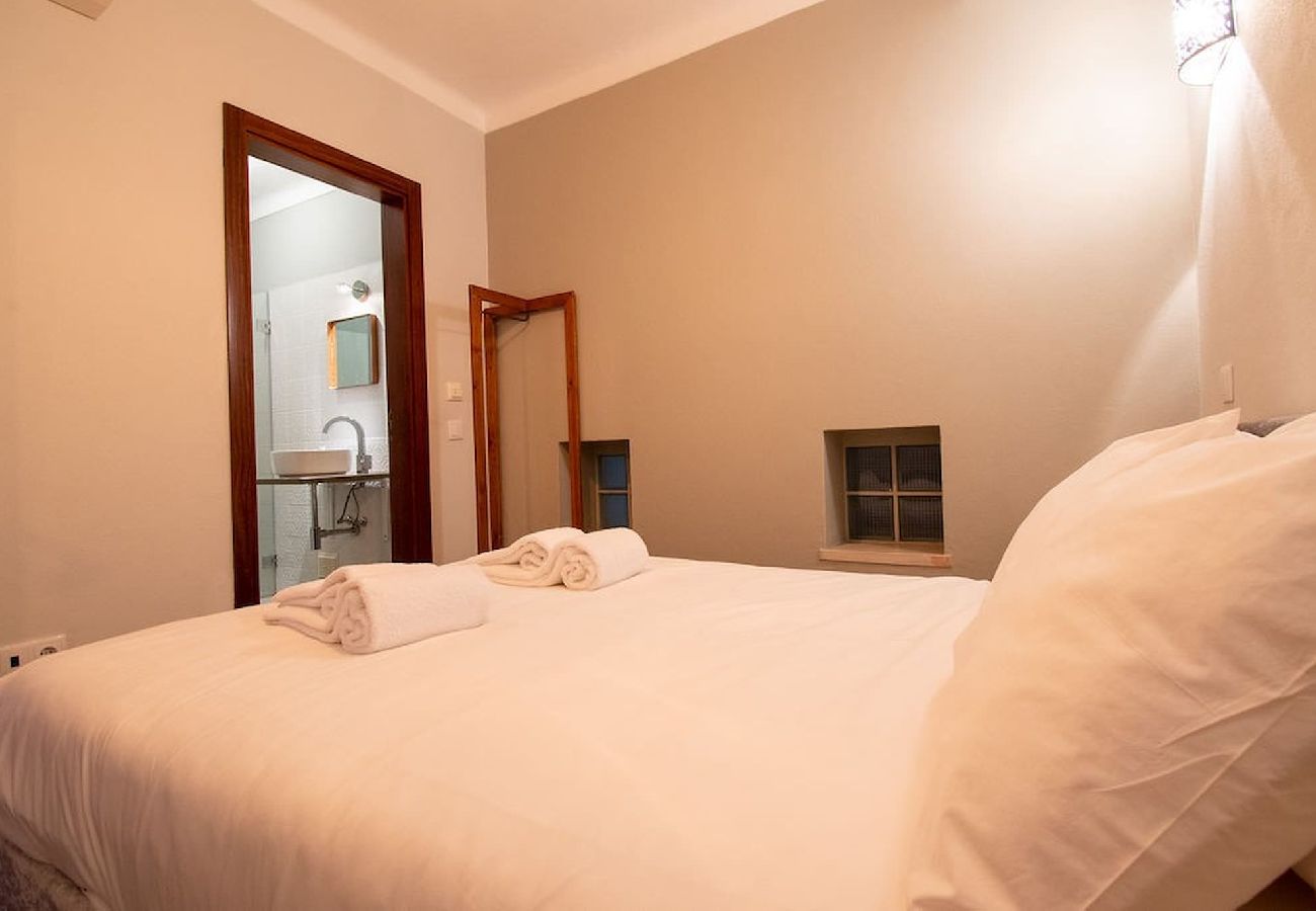 House in Carvoeiro - 12A Modernised yet traditional house in centre of Carvoeiro with sea view