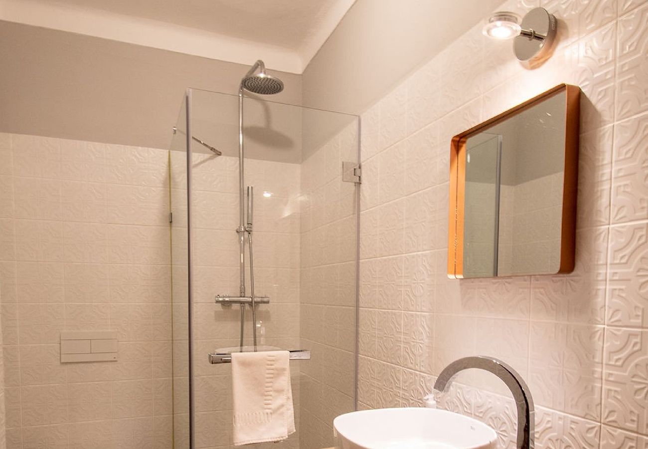 House in Carvoeiro - 12A Modernised yet traditional house in centre of Carvoeiro with sea view