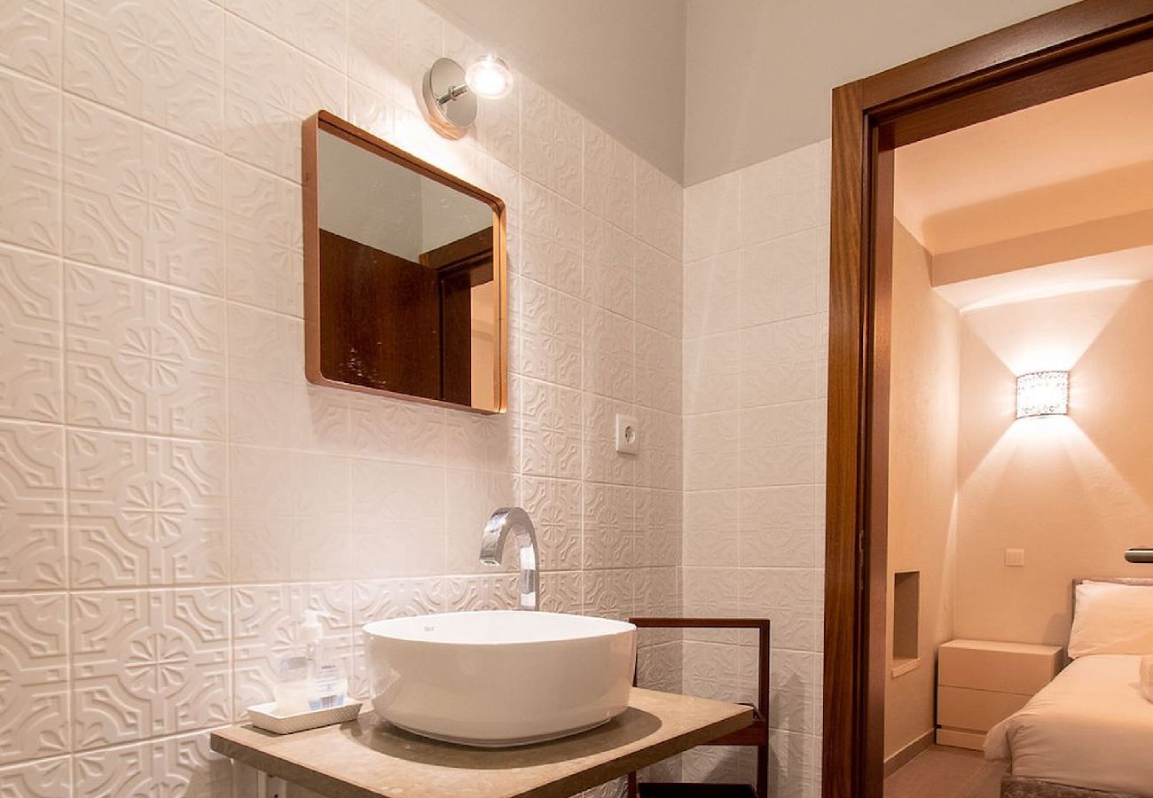 House in Carvoeiro - 12A Modernised yet traditional house in centre of Carvoeiro with sea view