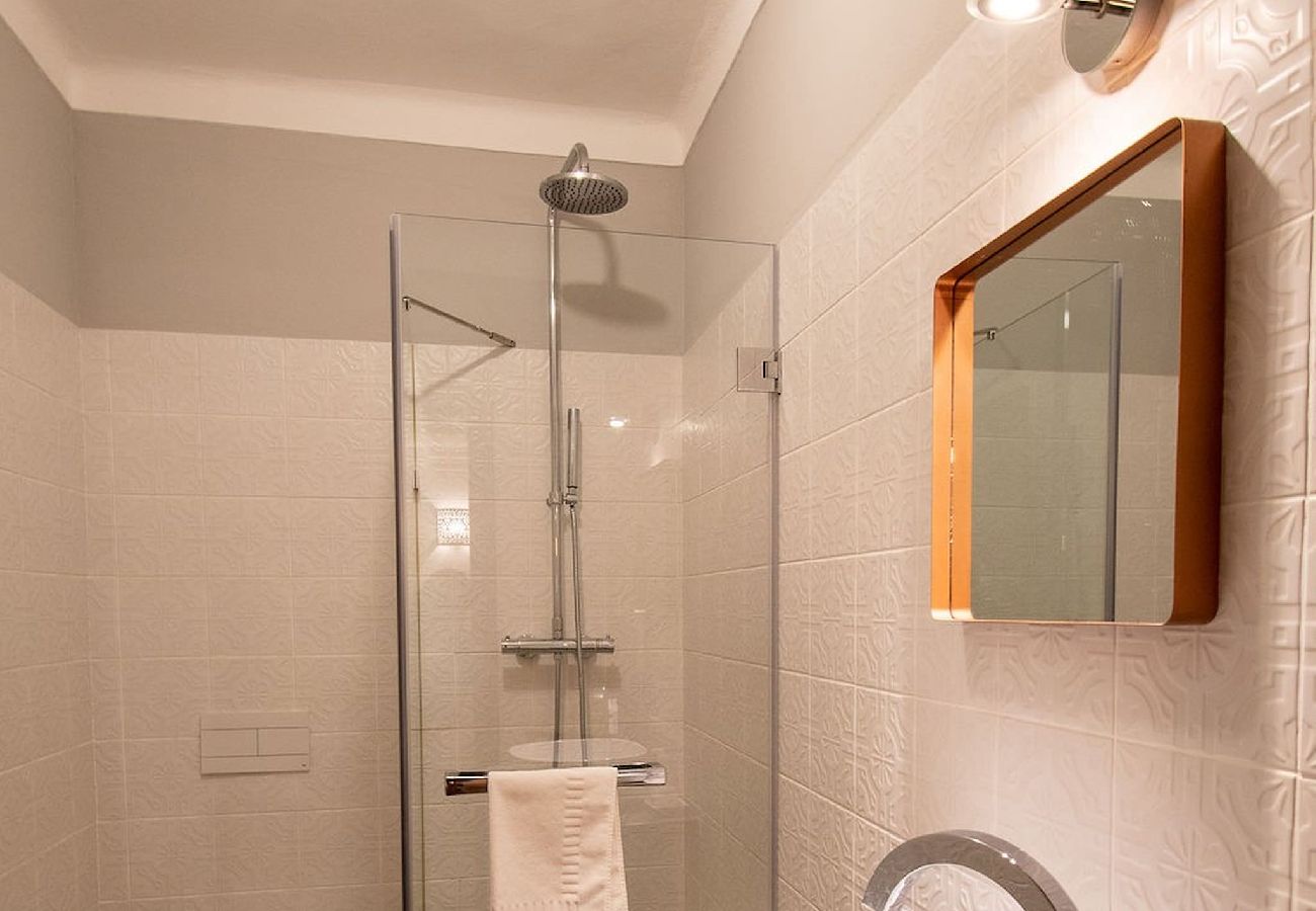 House in Carvoeiro - 12A Modernised yet traditional house in centre of Carvoeiro with sea view