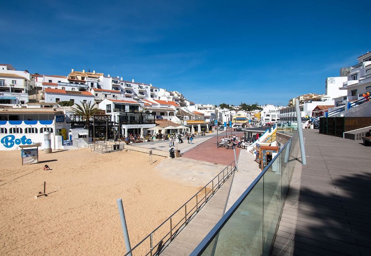 House in Carvoeiro - 12A Modernised yet traditional house in centre of Carvoeiro with sea view
