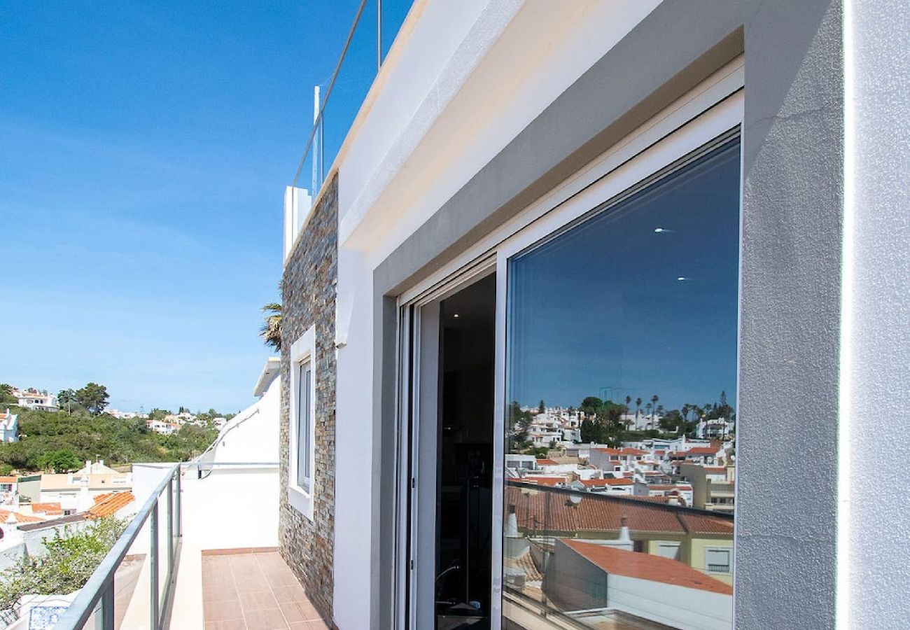 House in Carvoeiro - 12A Modernised yet traditional house in centre of Carvoeiro with sea view
