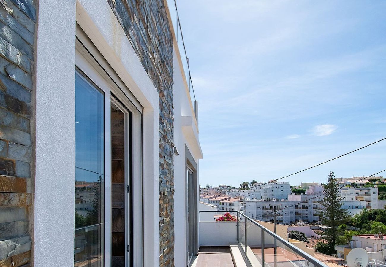 House in Carvoeiro - 12A Modernised yet traditional house in centre of Carvoeiro with sea view
