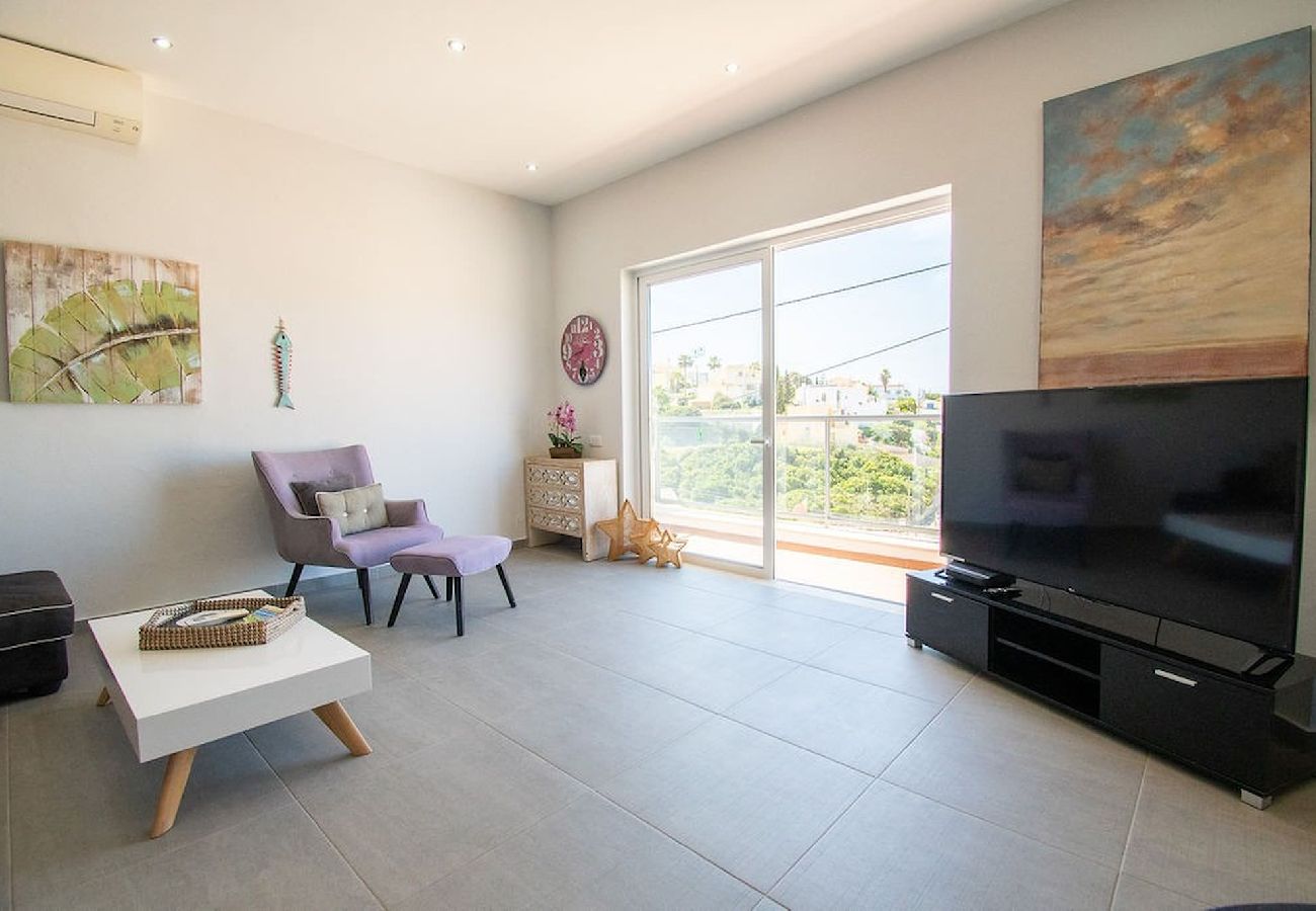 House in Carvoeiro - 12A Modernised yet traditional house in centre of Carvoeiro with sea view