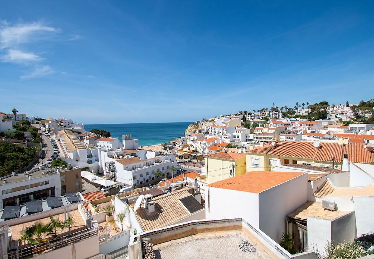 House in Carvoeiro - 12A Modernised yet traditional house in centre of Carvoeiro with sea view