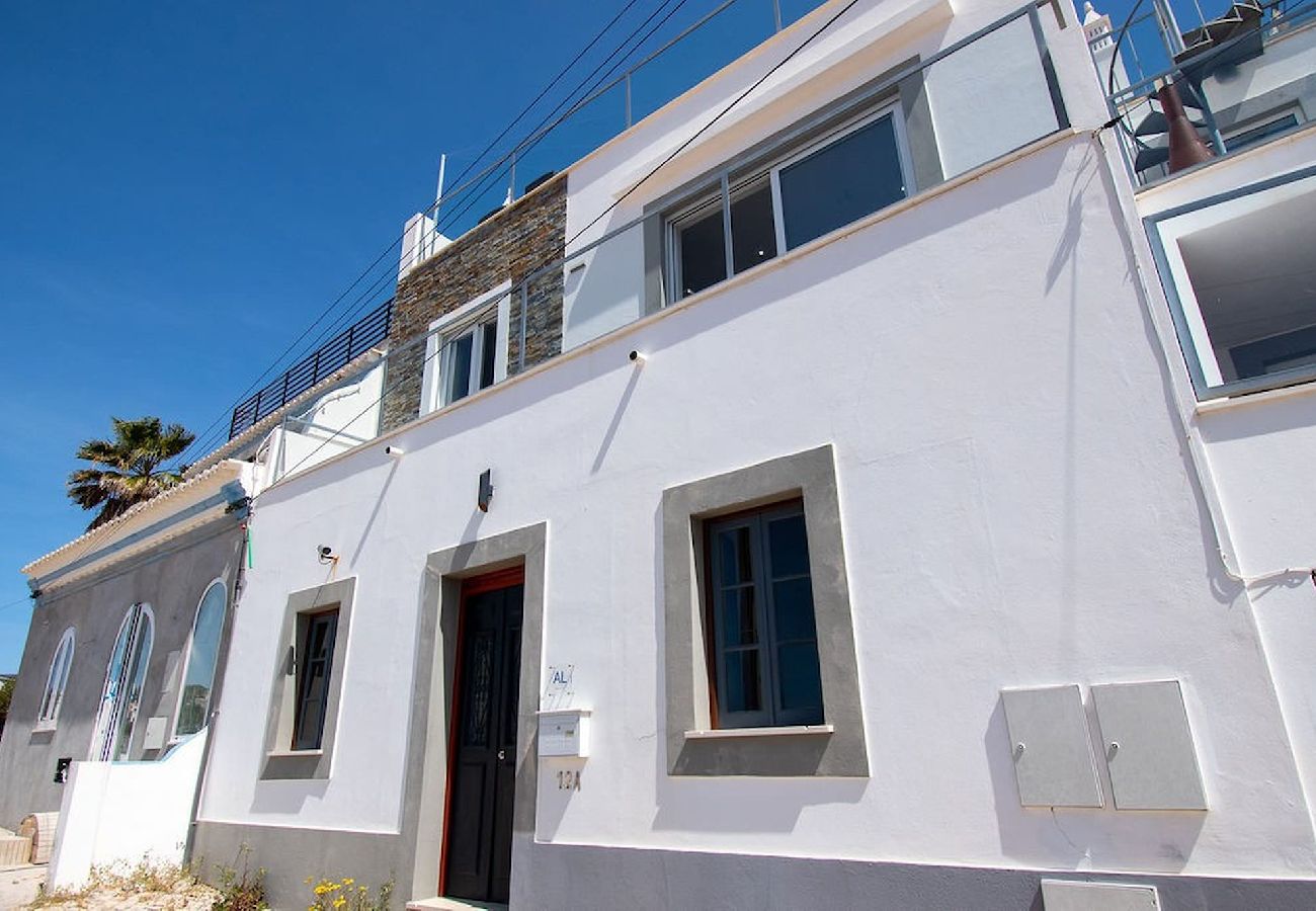 House in Carvoeiro - 12A Modernised yet traditional house in centre of Carvoeiro with sea view