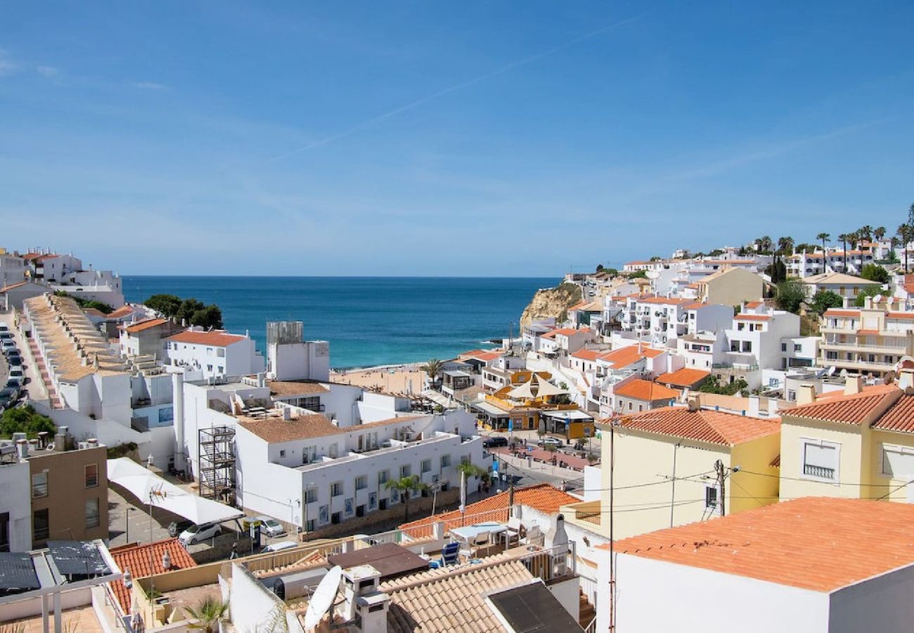 House in Carvoeiro - 12A Modernised yet traditional house in centre of Carvoeiro with sea view