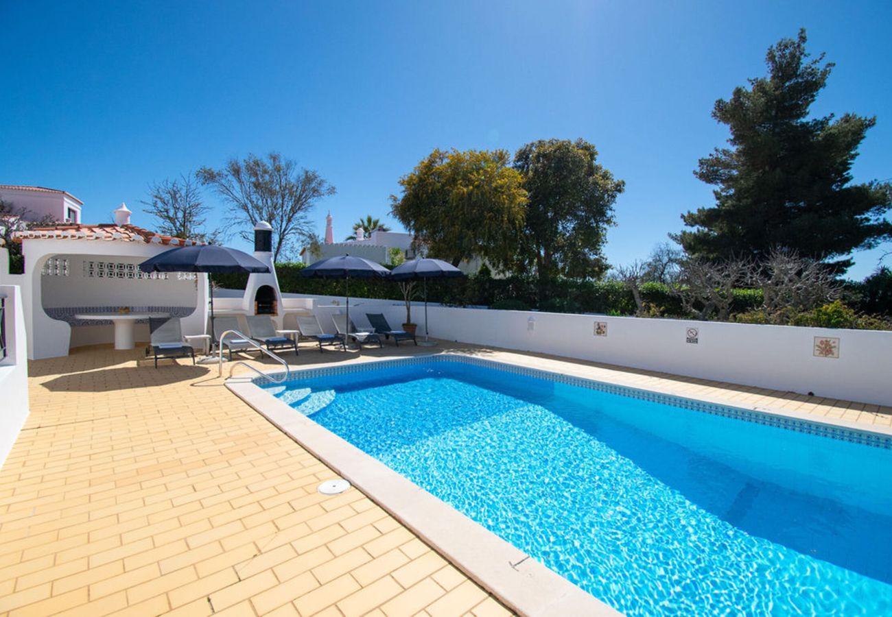 Villa in Carvoeiro - Casa Patricia: Superb villa on Vale do Milho with heated pool 