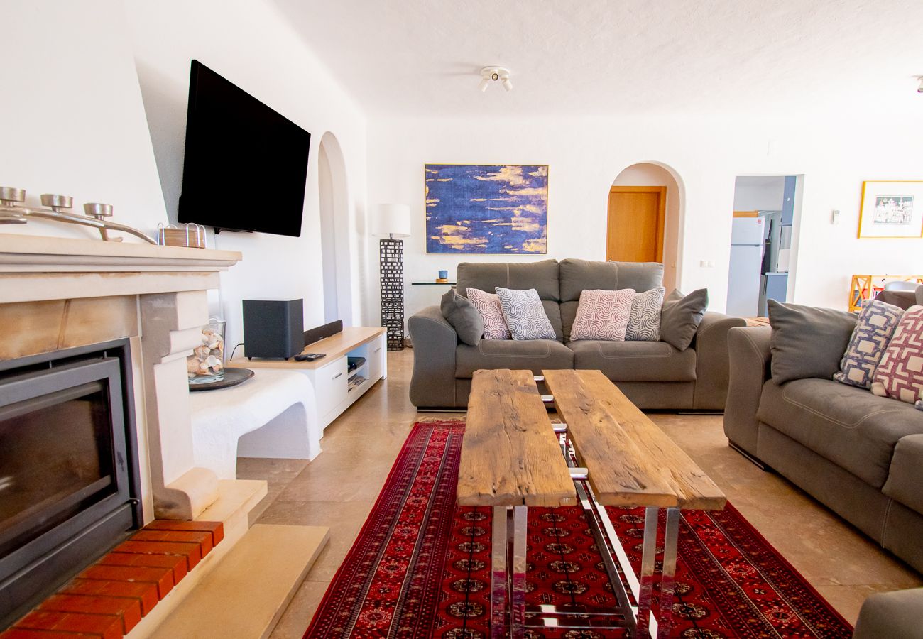 Villa in Carvoeiro - Casa Irena Spacious villa easy walk to Carvoeiro with heated pool