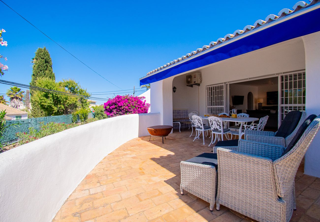 Villa in Carvoeiro - Casa Irena Spacious villa easy walk to Carvoeiro with heated pool