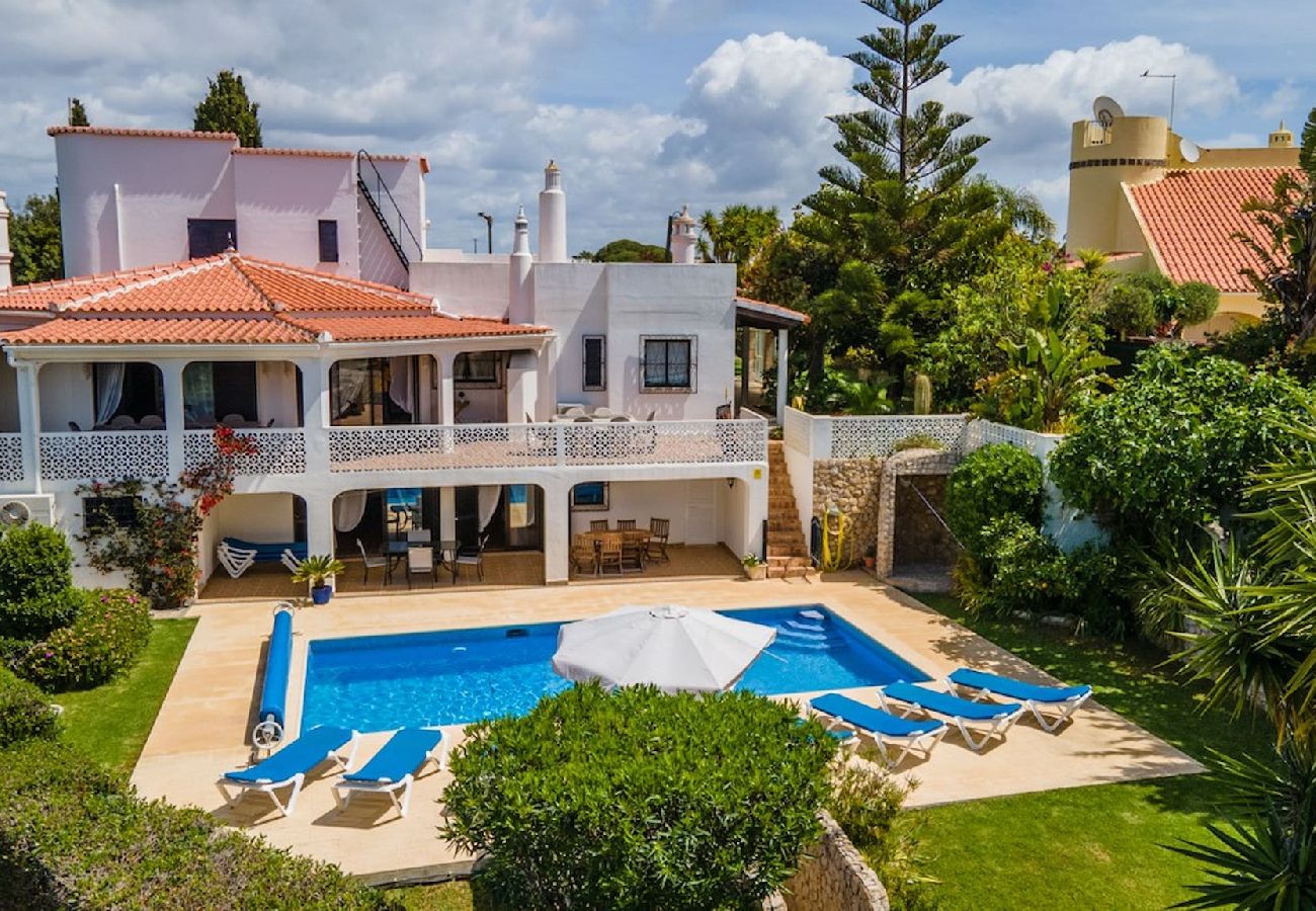 Villa in Carvoeiro - Casa Joy Spacious Villa With Private Pool & Game Room 