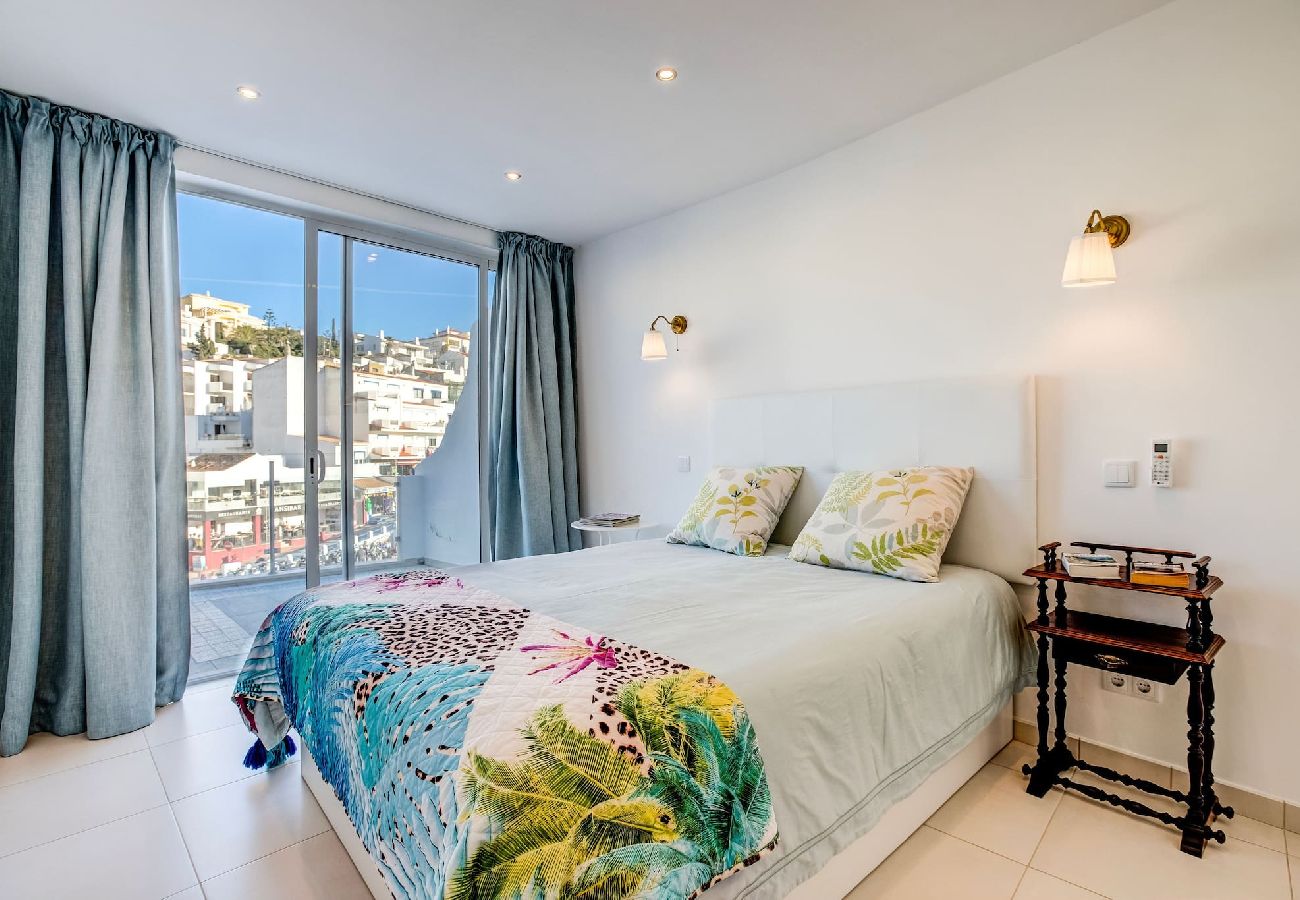 Apartment in Carvoeiro - Jack's Beach House,steps from the beach,sea views! 