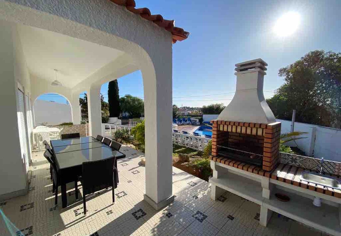 Villa in Carvoeiro -  Montenegro Superbly Located Family Vila With Game Room & Pool 