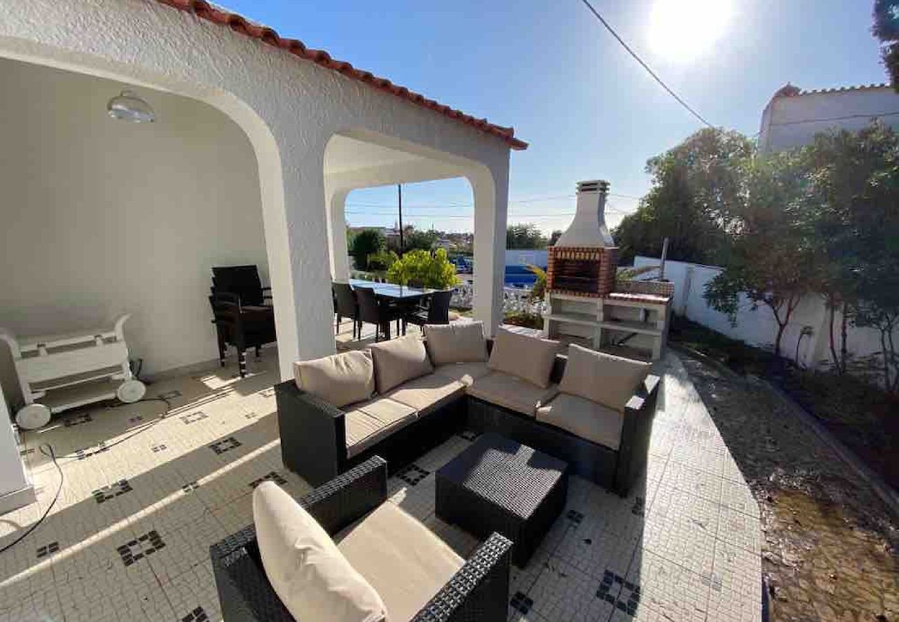 Villa in Carvoeiro -  Montenegro Superbly Located Family Vila With Game Room & Pool 