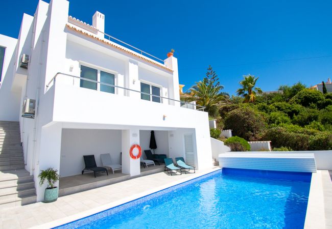Villa/Dettached house in Carvoeiro - Casa Cubo Superbly Situated 6 Bedroom Villa 