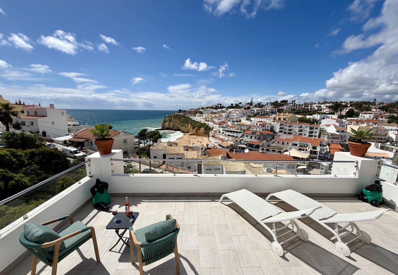 Villa in Carvoeiro - Casa Cubo Superbly Situated 6 Bedroom Villa 