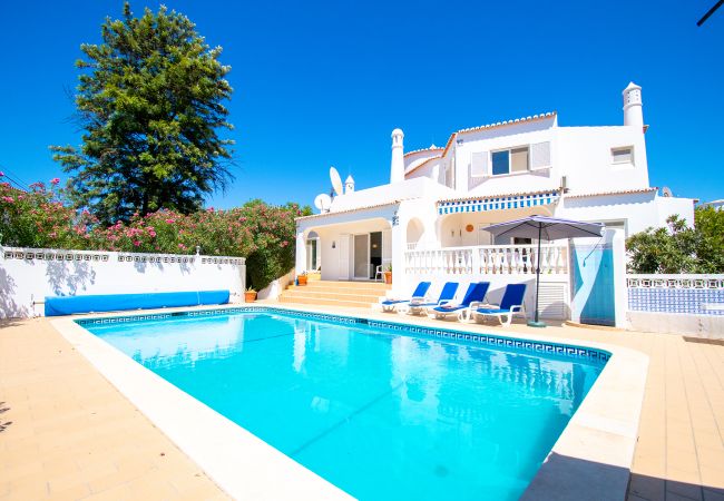 Villa/Dettached house in Carvoeiro - Casa Pazovida - Walk to Carvoeiro, a perfect blend of convenience, comfort and luxury!