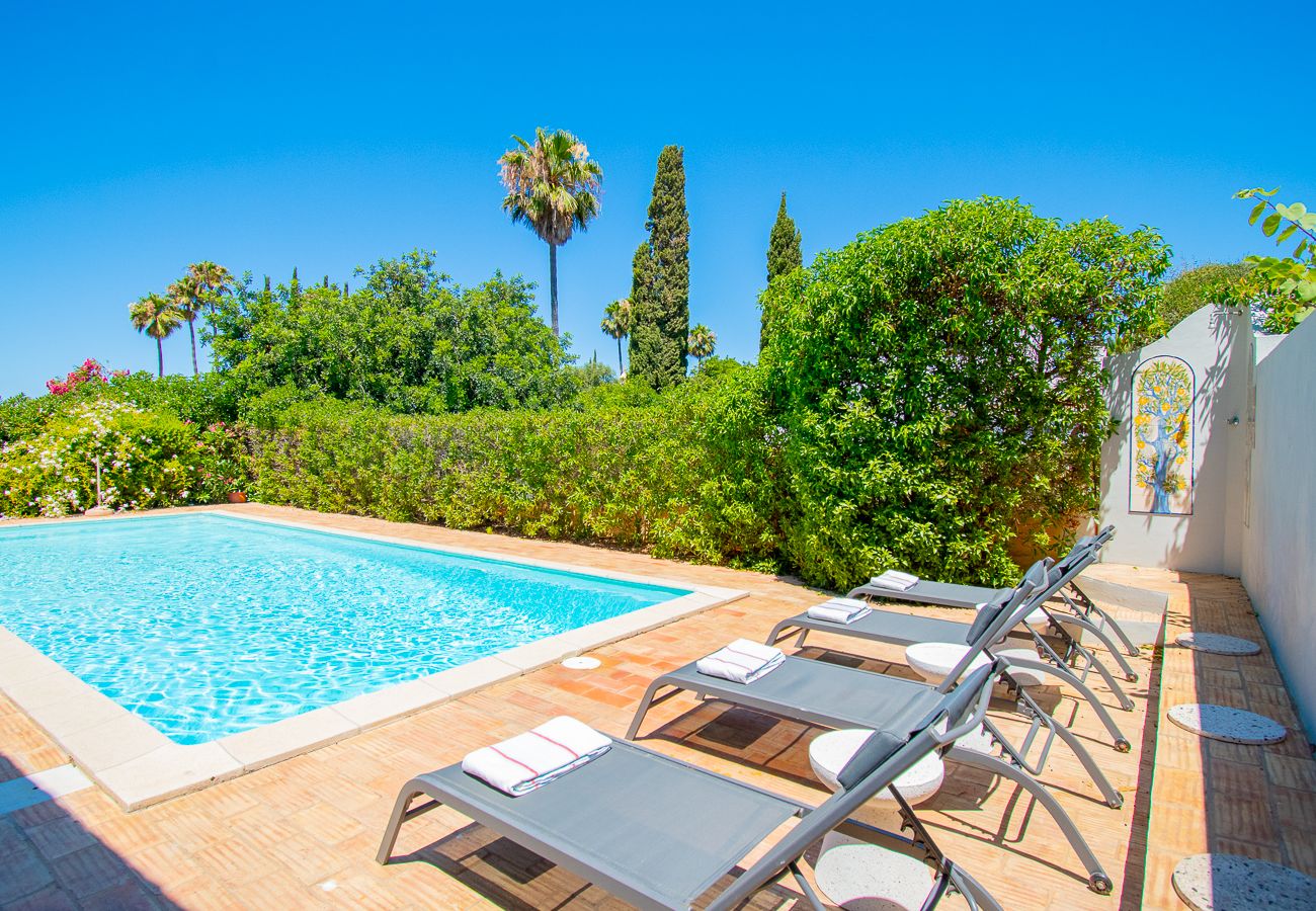 Villa in Carvoeiro - Casa Santa Maria - Charming 4 Bedroom Family Villa with  Pool – Walk to Carvoeiro