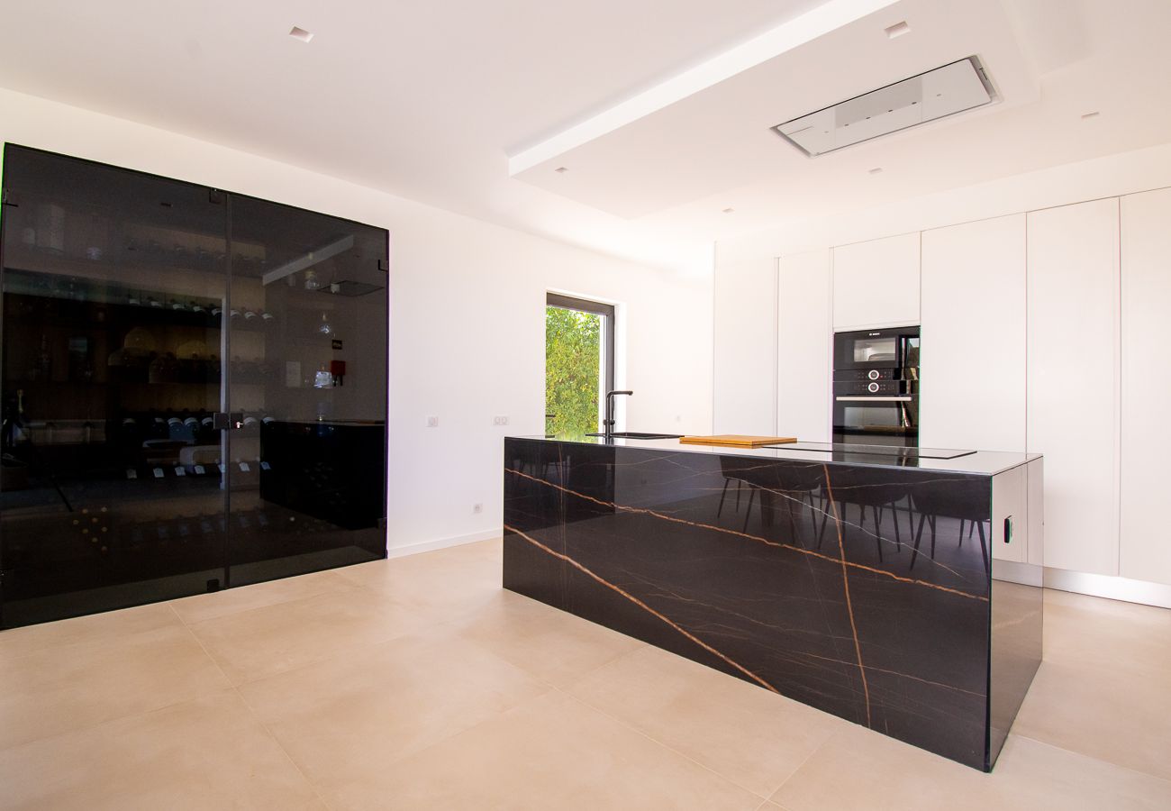 Villa in Carvoeiro - Villa Cactus, modern villa with two private swimming pools walking distance to the beach 