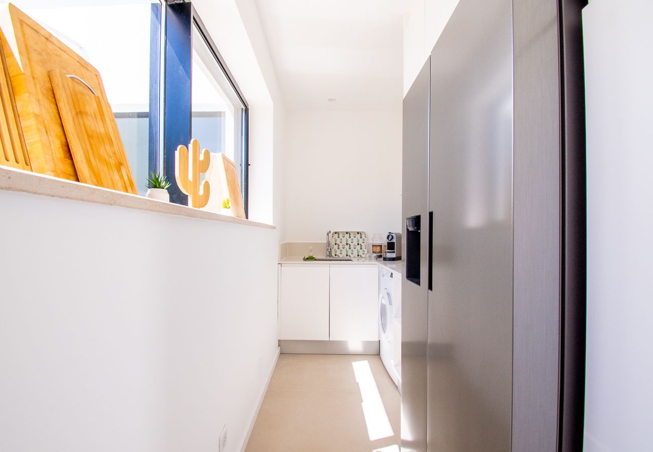 Villa in Carvoeiro - Villa Cactus, modern villa with two private swimming pools walking distance to the beach 