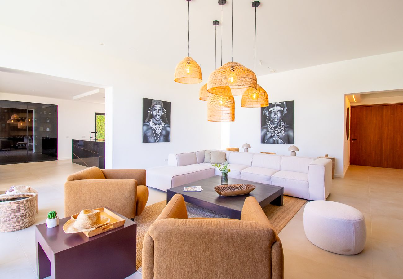 Villa in Carvoeiro - Villa Cactus, modern villa with two private swimming pools walking distance to the beach 