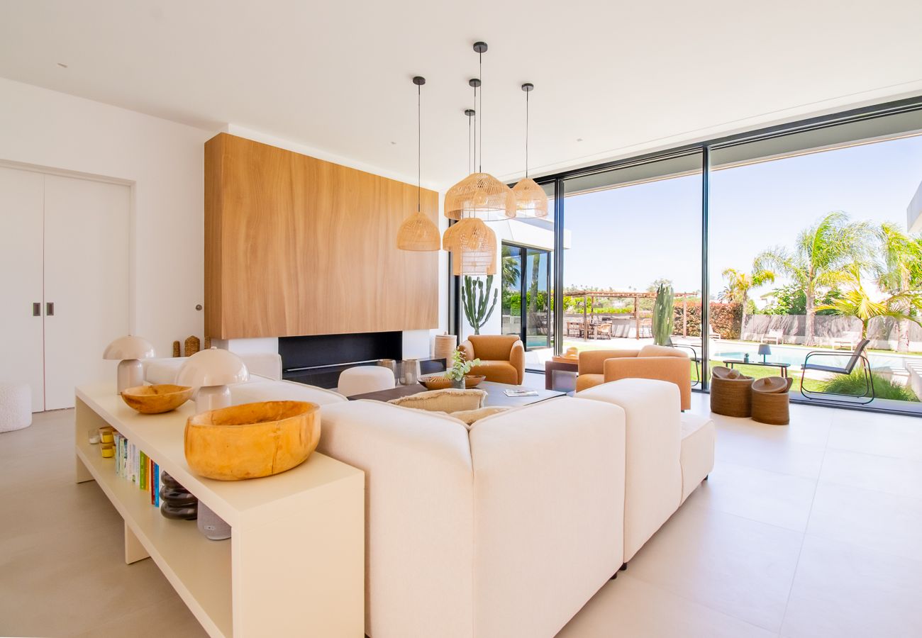Villa in Carvoeiro - Villa Cactus, modern villa with two private swimming pools walking distance to the beach 