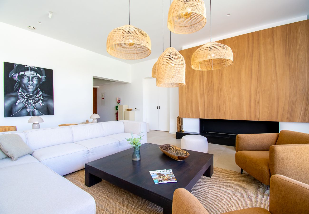 Villa in Carvoeiro - Villa Cactus, modern villa with two private swimming pools walking distance to the beach 