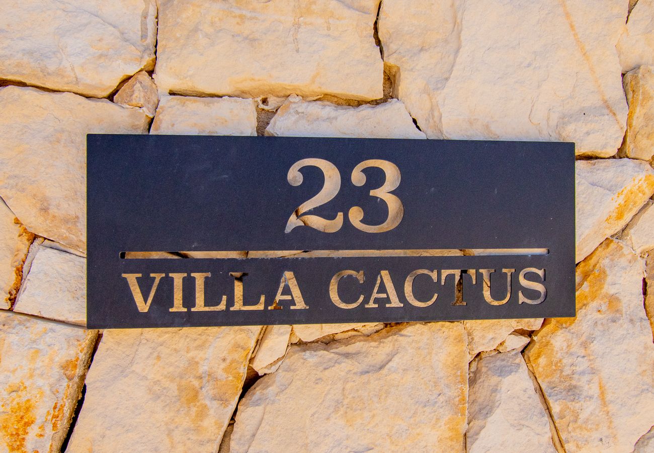 Villa in Carvoeiro - Villa Cactus, modern villa with two private swimming pools walking distance to the beach 