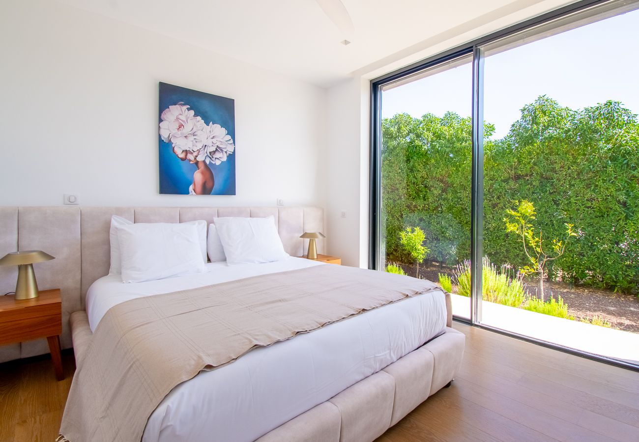 Villa in Carvoeiro - Villa Cactus, modern villa with two private swimming pools walking distance to the beach 
