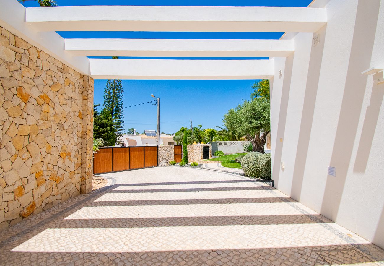 Villa in Carvoeiro - Villa Cactus, modern villa with two private swimming pools walking distance to the beach 