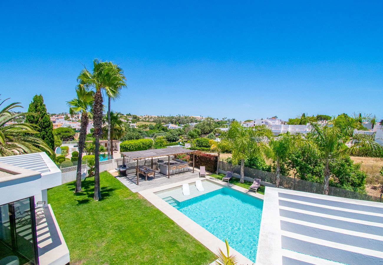 Villa in Carvoeiro - Villa Cactus, modern villa with two private swimming pools walking distance to the beach 