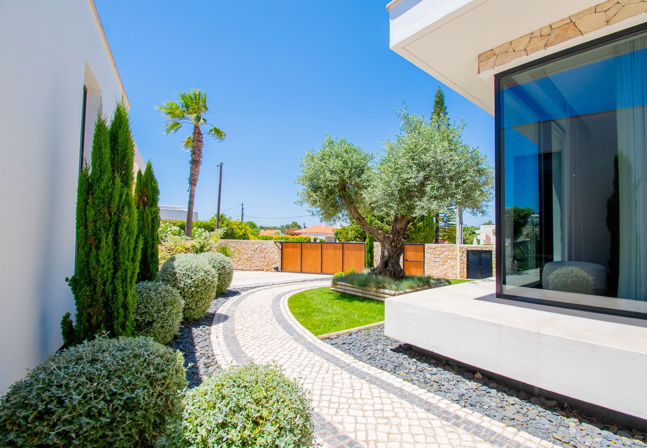 Villa in Carvoeiro - Villa Cactus, modern villa with two private swimming pools walking distance to the beach 